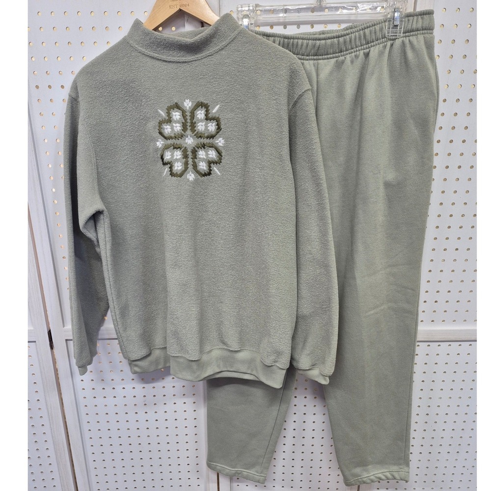 Jaclyn Smith Sport Vintage Sage Green Fleece Sweatshirt and Sweatpants Set L/M